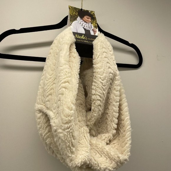 Nicole's‎ Boutique Faux Fur Infinity Scarf color beige Double Wrap High Neck - Picture 4 of 5